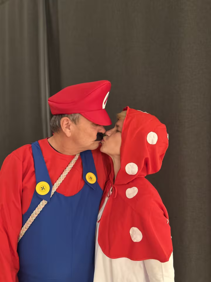 Bild 3: Faschings-Disco: Super-Mario und ein Pilz :-)