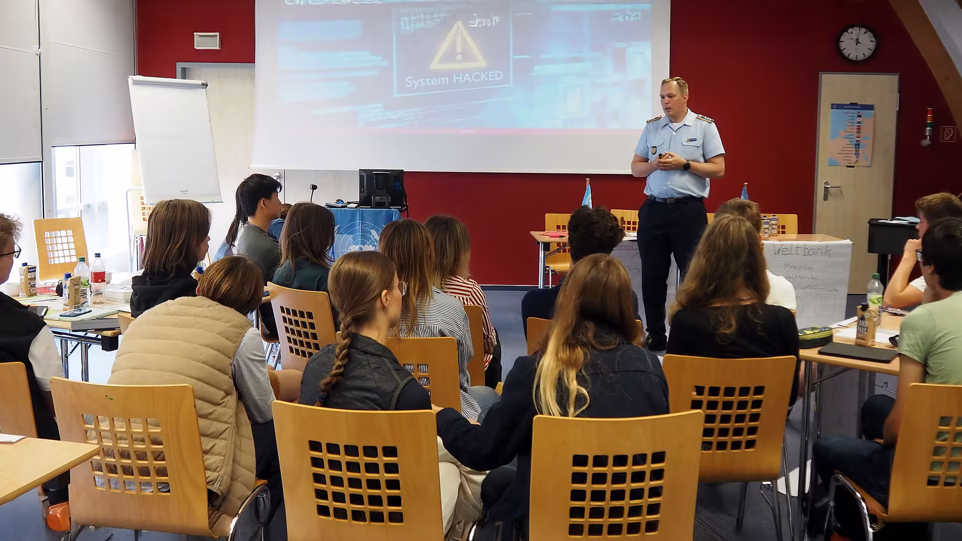 POL&IS – Drei Tage internationale Politik hautnah erleben