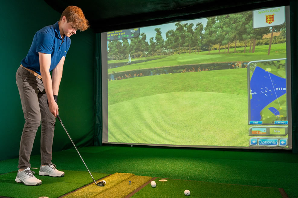 Indoor-Golfsimulator auf dem Campus