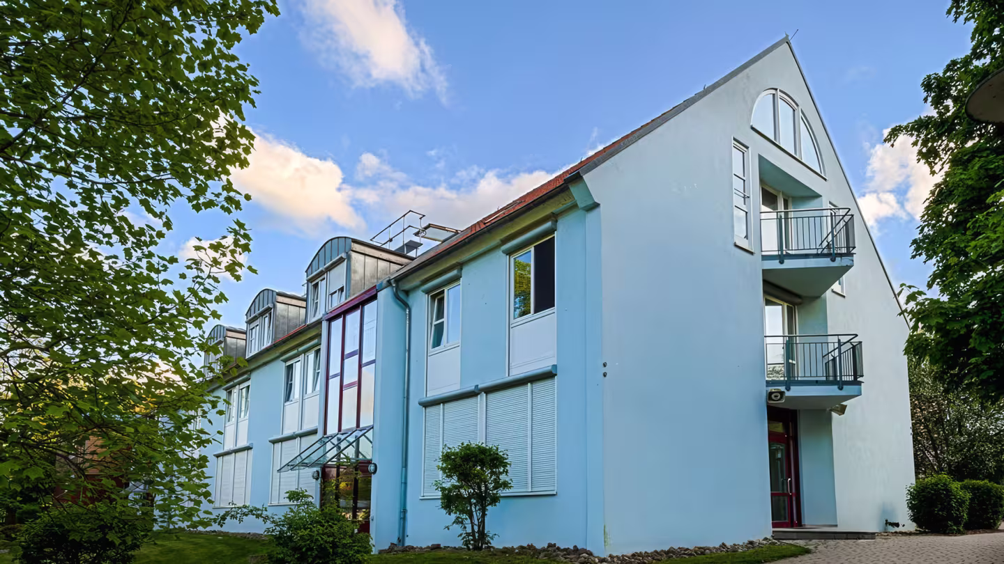 Internatsgebäude für Mädchen und Jungen der Mittelstufe