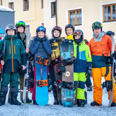 Schülerinnen bei der Skifreizeit in Obertauern