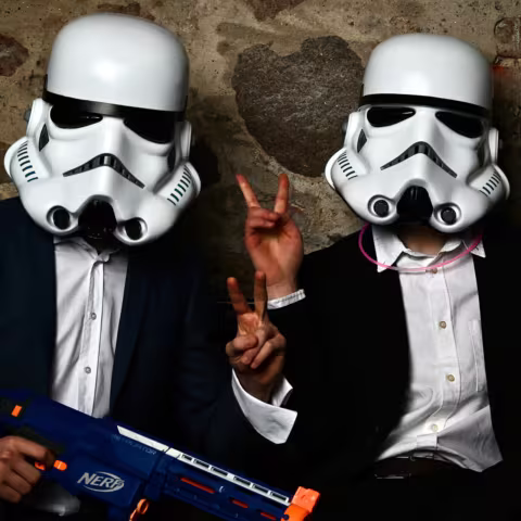 Schüler auf der jährlichen Faschingsparty