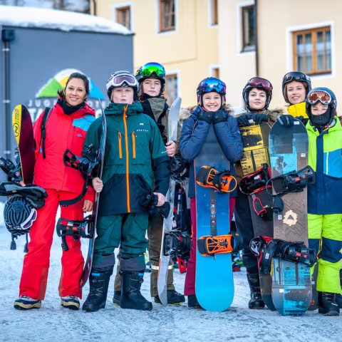Schüler und Schülerinnen bei der Skifreizeit in Obertauern
