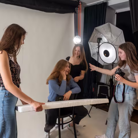 Projekt Fotografie: Schüler beim Foto-Shooting