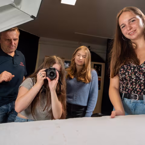Projekt Fotografie: Schüler beim Foto-Shooting