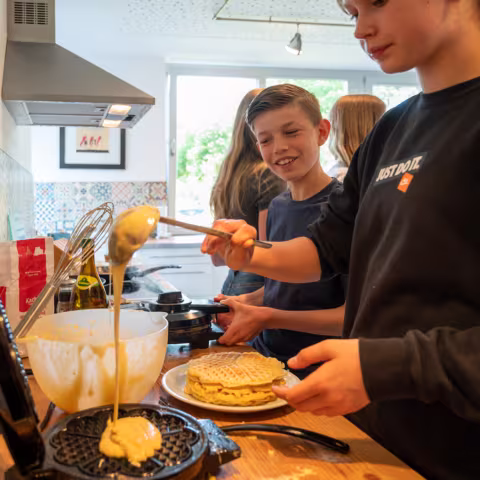Projekte: Schüler beim Backen