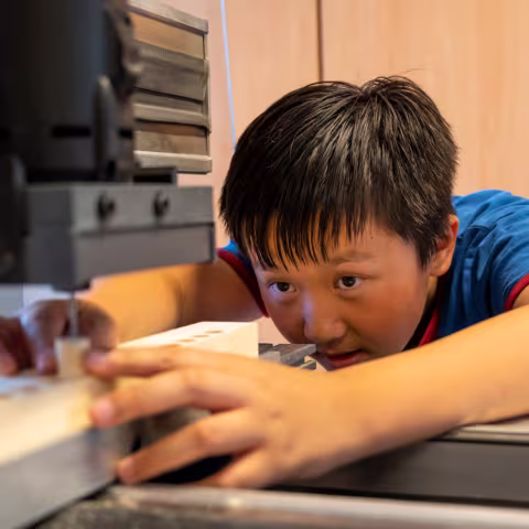 Schüler in der Werkstatt