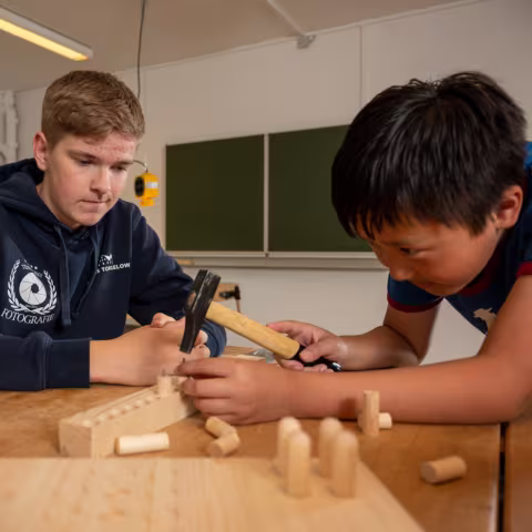 Schüler in der Werkstatt