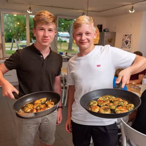 Projekt Kochen – Schüler mit Gericht