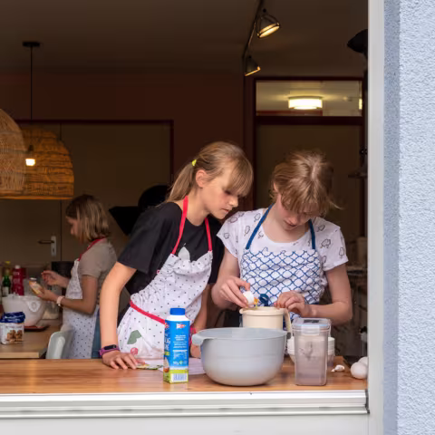 Projekte: Schüler beim Backen