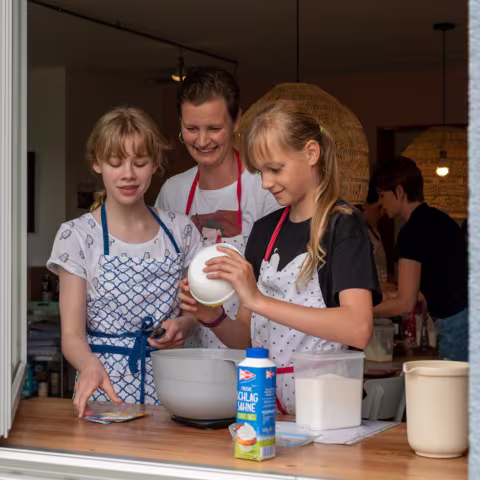 Projekte: Schüler beim Backen